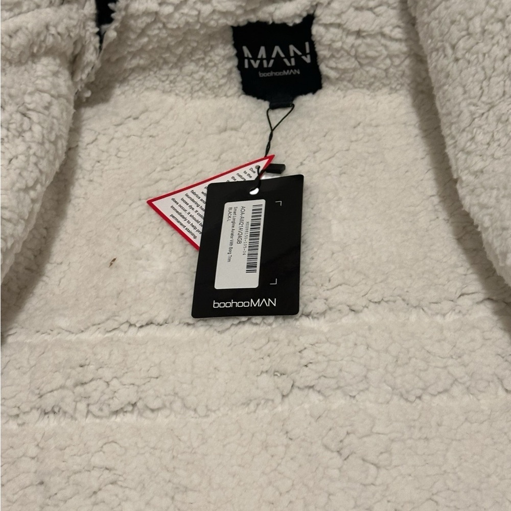 Boohoo man Black and Cream Teddy men Jacket, NWT, size large - Picture 6 of 16